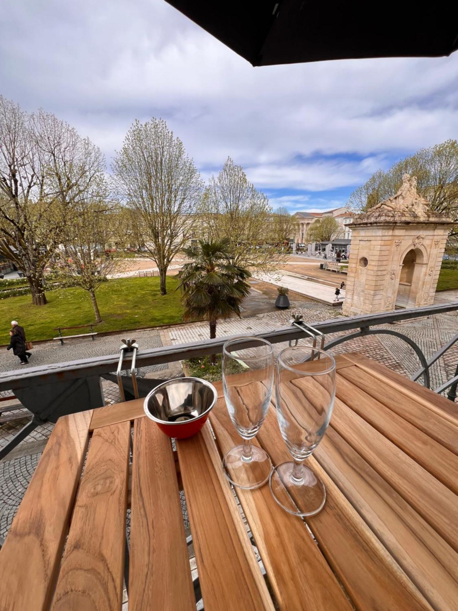 La Colbertine - Charming Apartment In Place Colbert Rochefort  Exterior photo